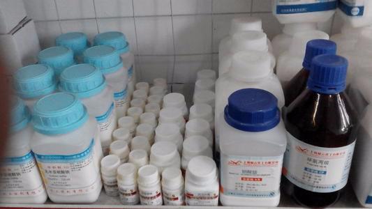 非质子溶剂和质子溶剂的区别 具体说明并请举例 谢谢